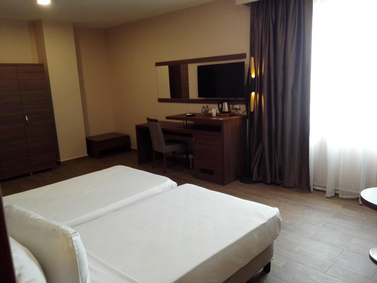 Ah酒店及会议中心 Madina 外观 照片
